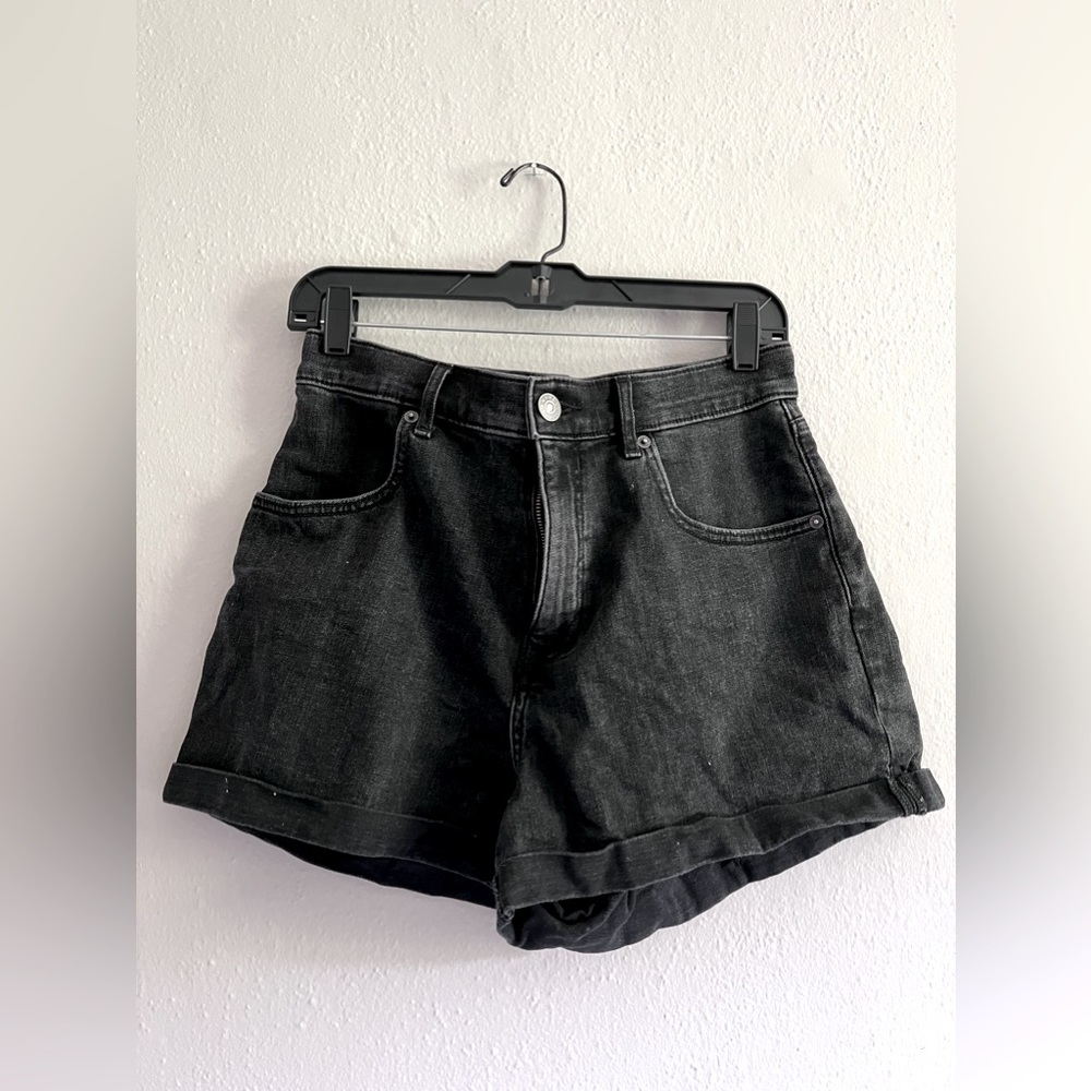 Black high rise short